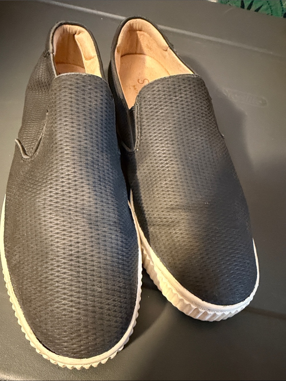 Woman Slip-On Casual Sneakers in Black